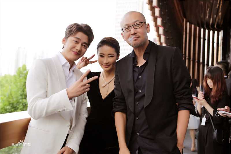 梁静参加活动照图册