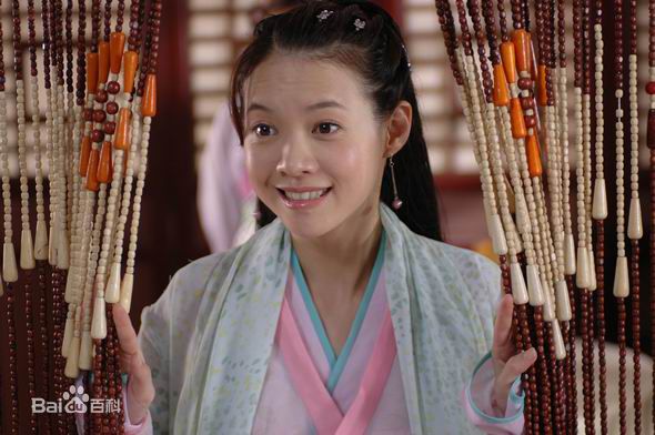 曾宝仪(Bowie Tsang)在2006年《三揭皇榜》饰演查姜女中的