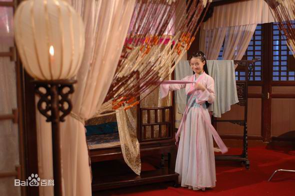 曾宝仪(Bowie Tsang)在2006年《三揭皇榜》饰演查姜女中的