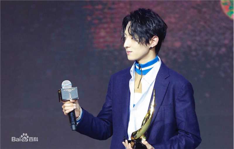 赵天宇牛耳奖颁奖现场生活照