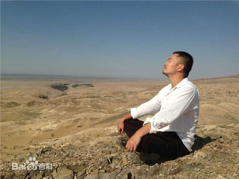 喻恩泰越玩越野性感图片壁纸