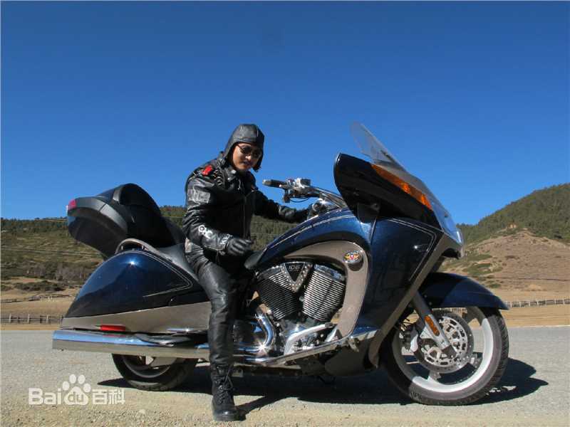 喻恩泰越玩越野性感图片壁纸