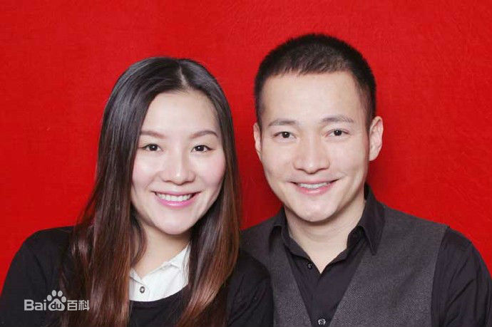 喻恩泰微博晒结婚证前后照片