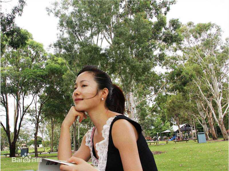 江一燕我是爬行者小江素颜照壁纸