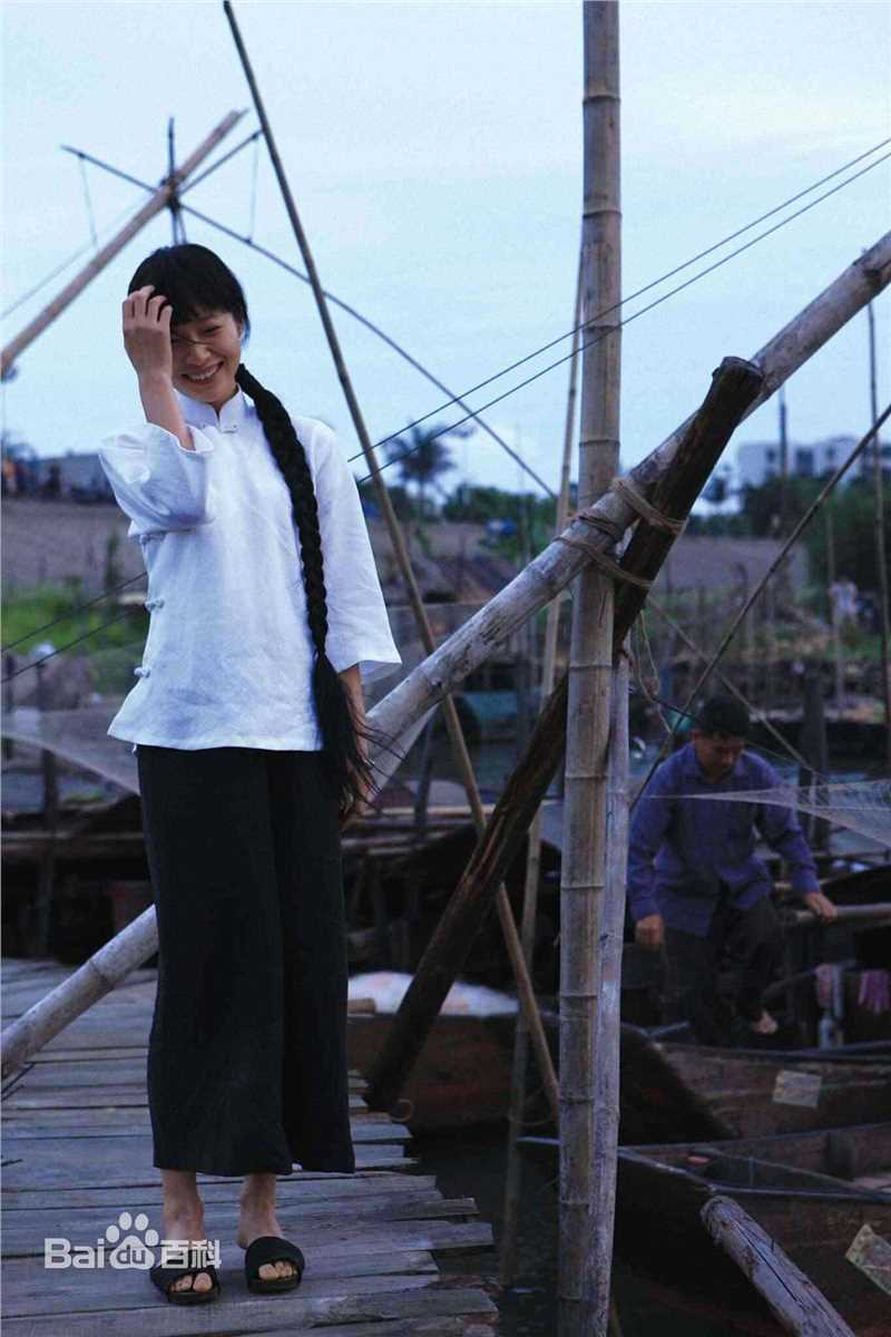 江一燕我是爬行者小江素颜照壁纸