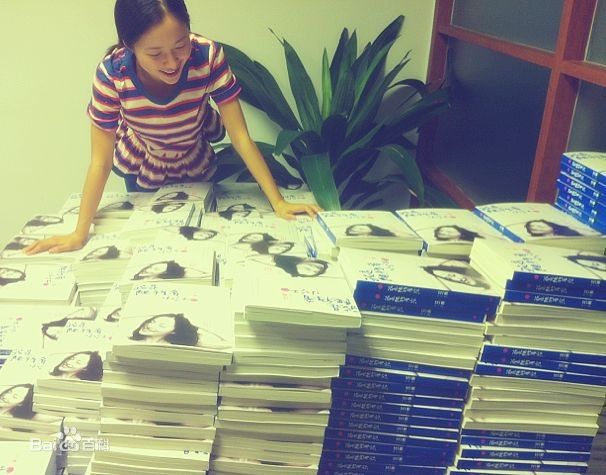 江一燕我是爬行者小江素颜照壁纸