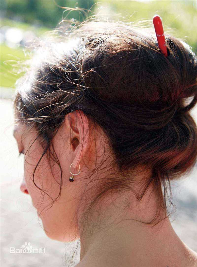 江一燕我是爬行者小江素颜照壁纸