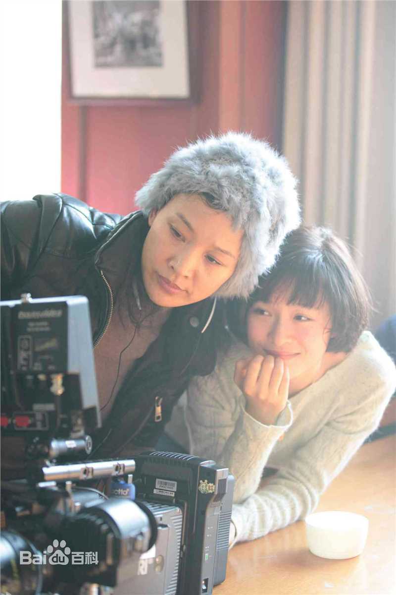 江一燕我是爬行者小江素颜照壁纸