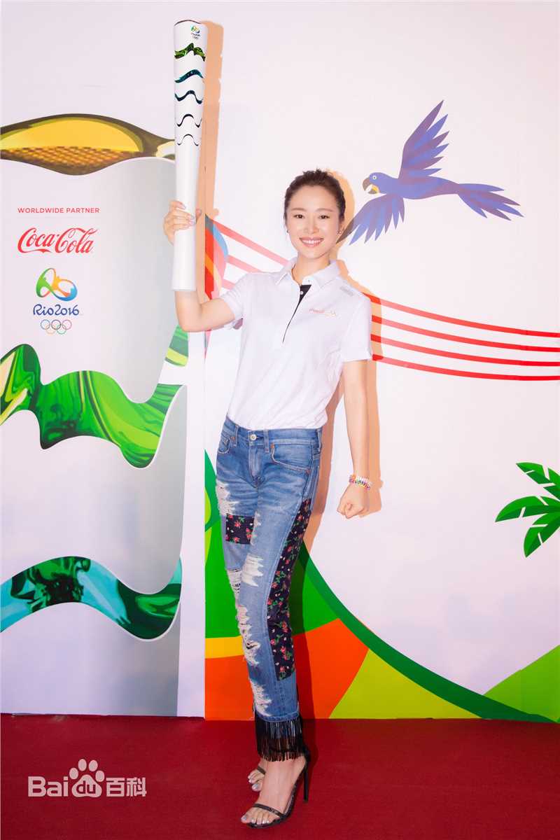 江一燕里约奥运火炬手前后照片