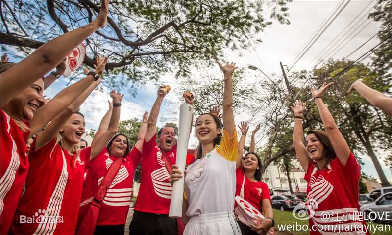 江一燕里约奥运火炬手前后照片