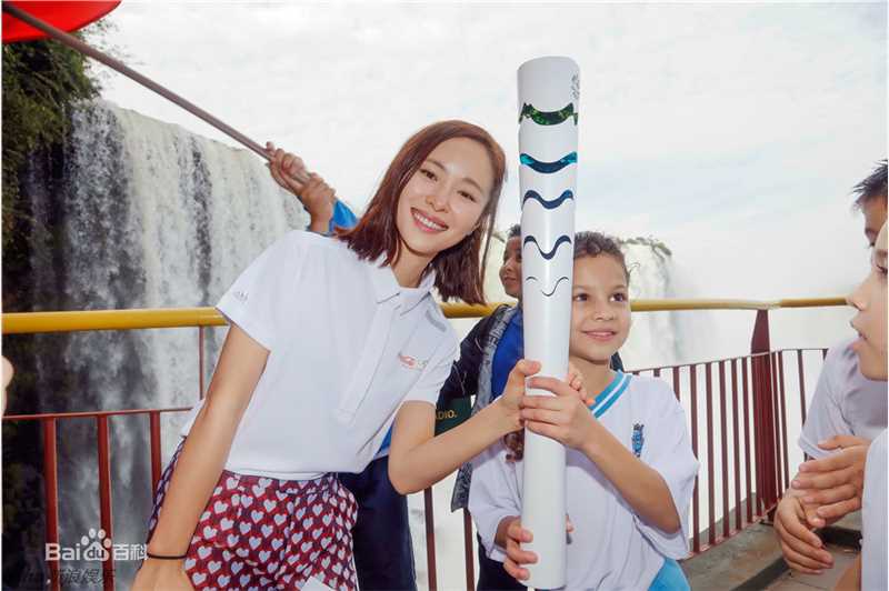 江一燕里约奥运火炬手前后照片