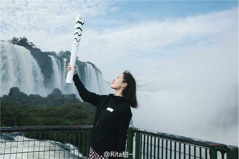 江一燕里约奥运火炬手前后照片