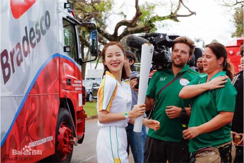 江一燕里约奥运火炬手前后照片