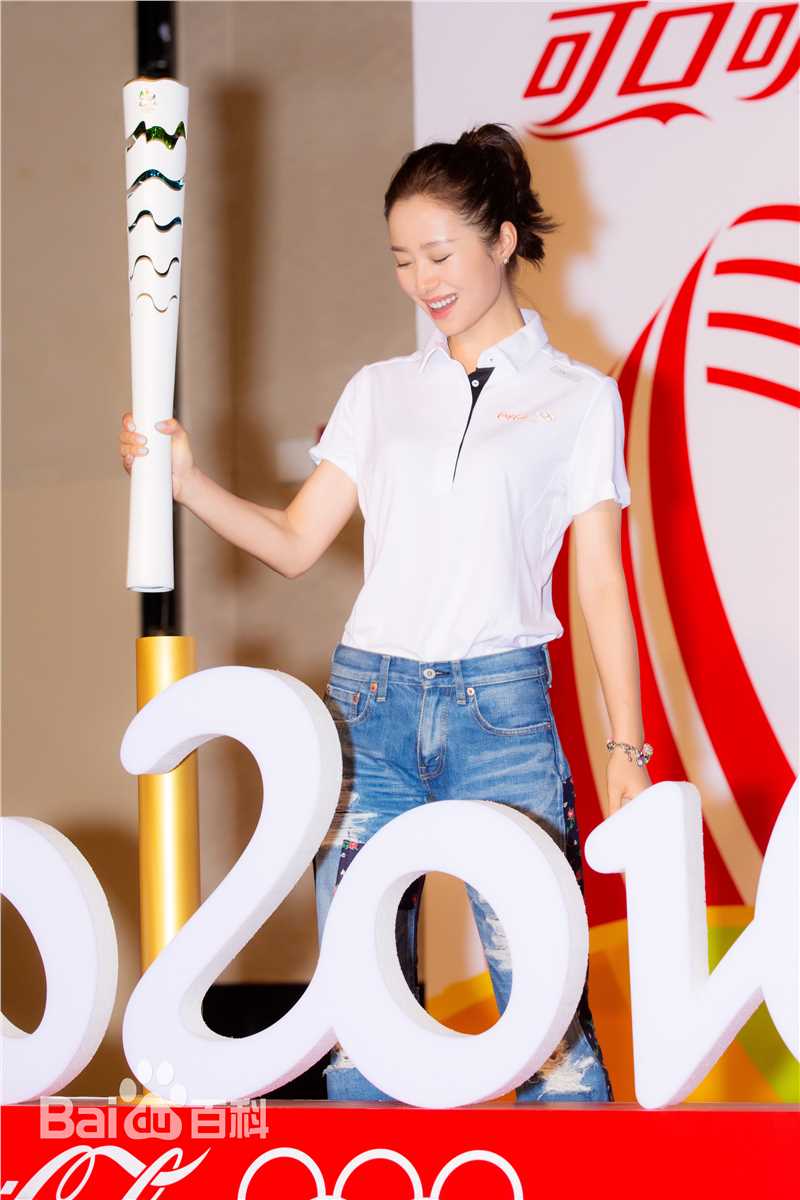 江一燕里约奥运火炬手前后照片