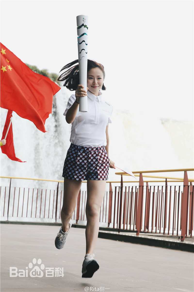 江一燕里约奥运火炬手前后照片