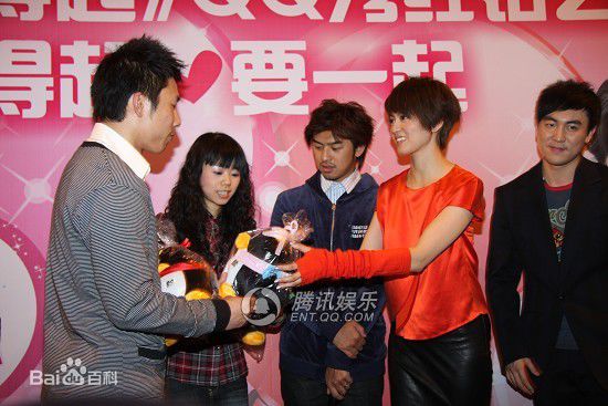 谭俊彦出席活动性感图片图集