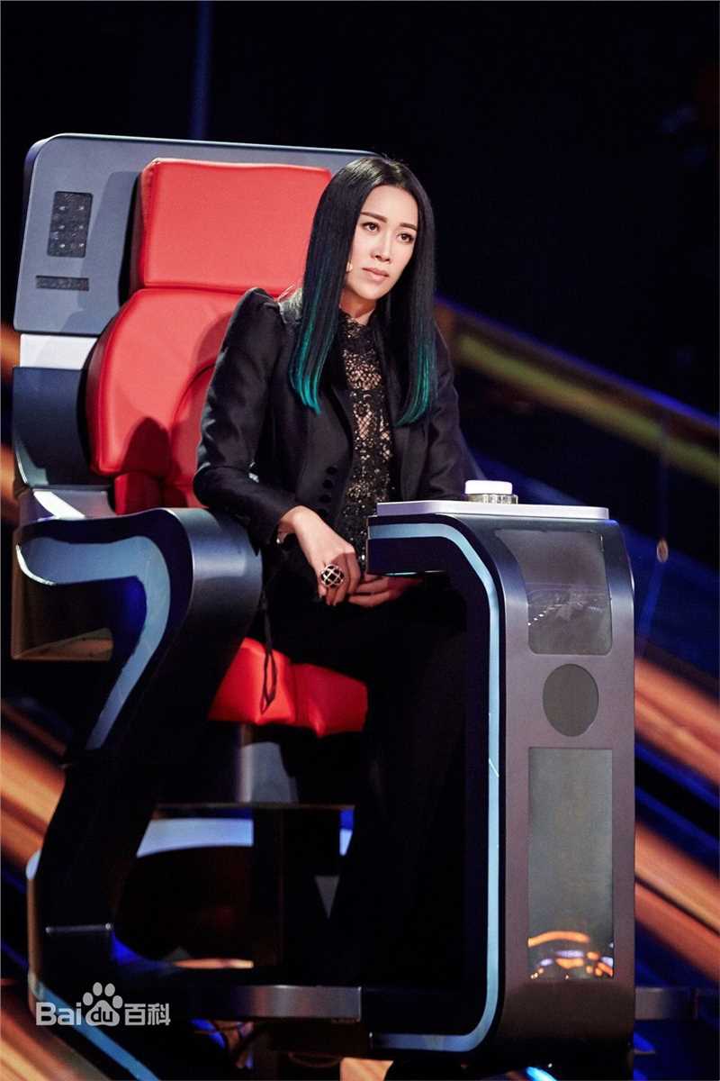 最新那英在《中国新歌声第一季》中的壁纸