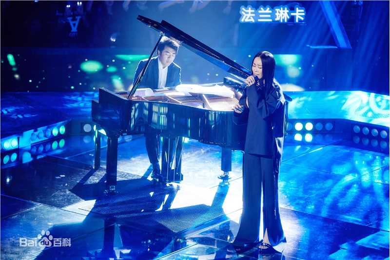 最新那英在《中国新歌声第一季》中的壁纸