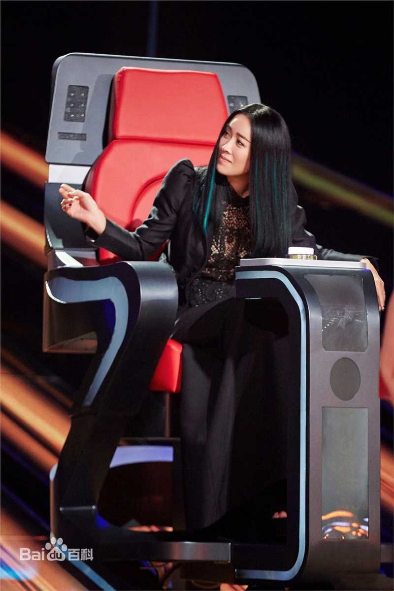 最新那英在《中国新歌声第一季》中的壁纸