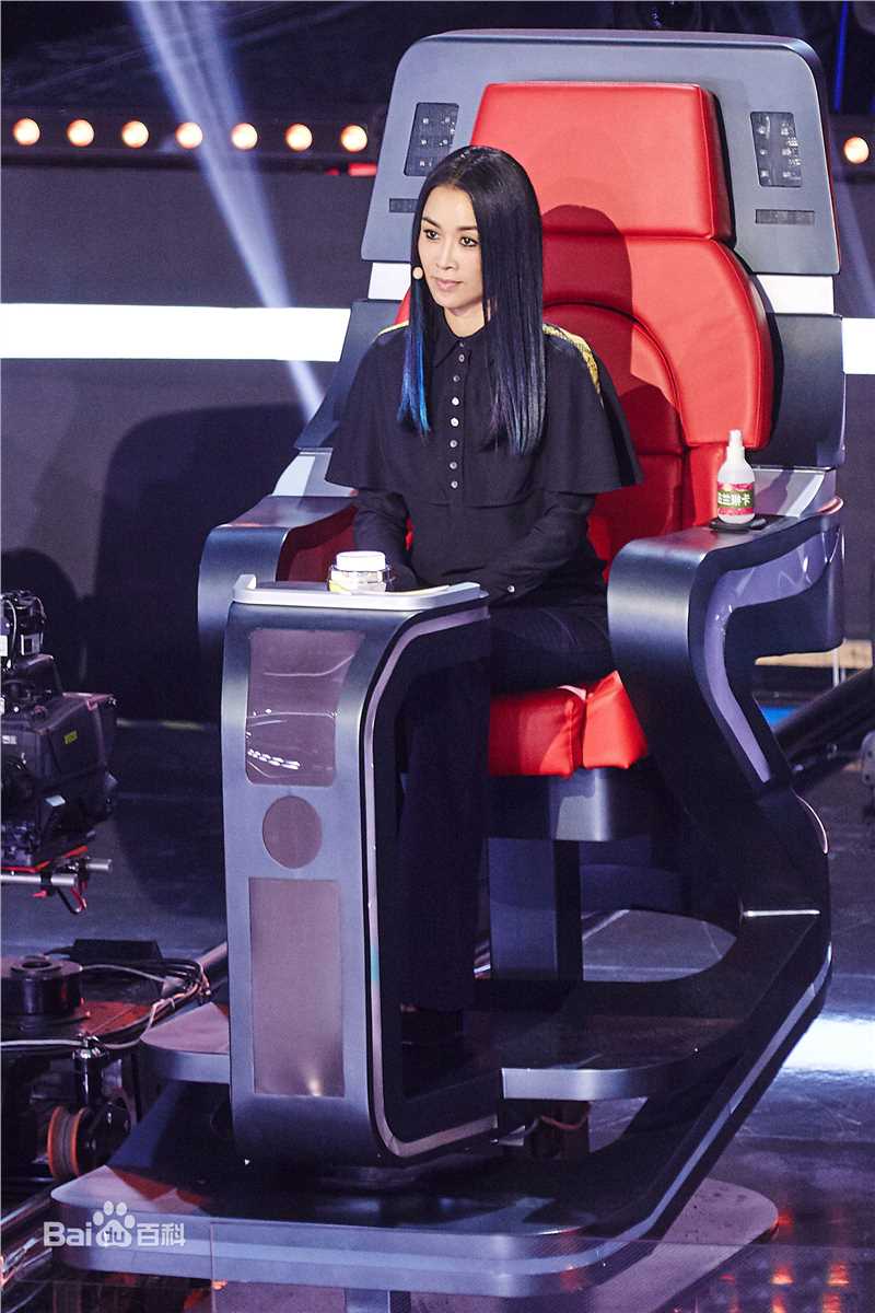 最新那英在《中国新歌声第一季》中的壁纸