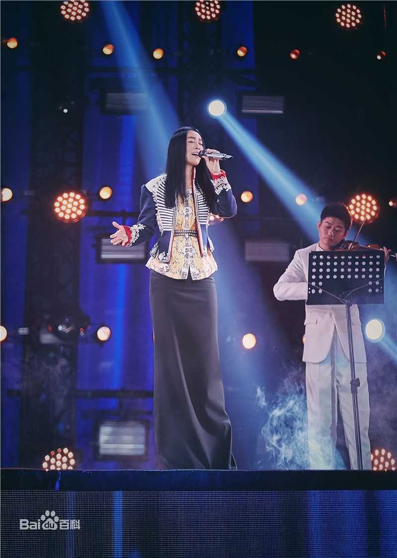 最新那英在《中国新歌声第一季》中的壁纸