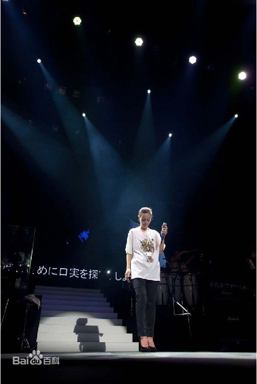 那英在2010.12.21《那又怎么样》东京演唱会中的