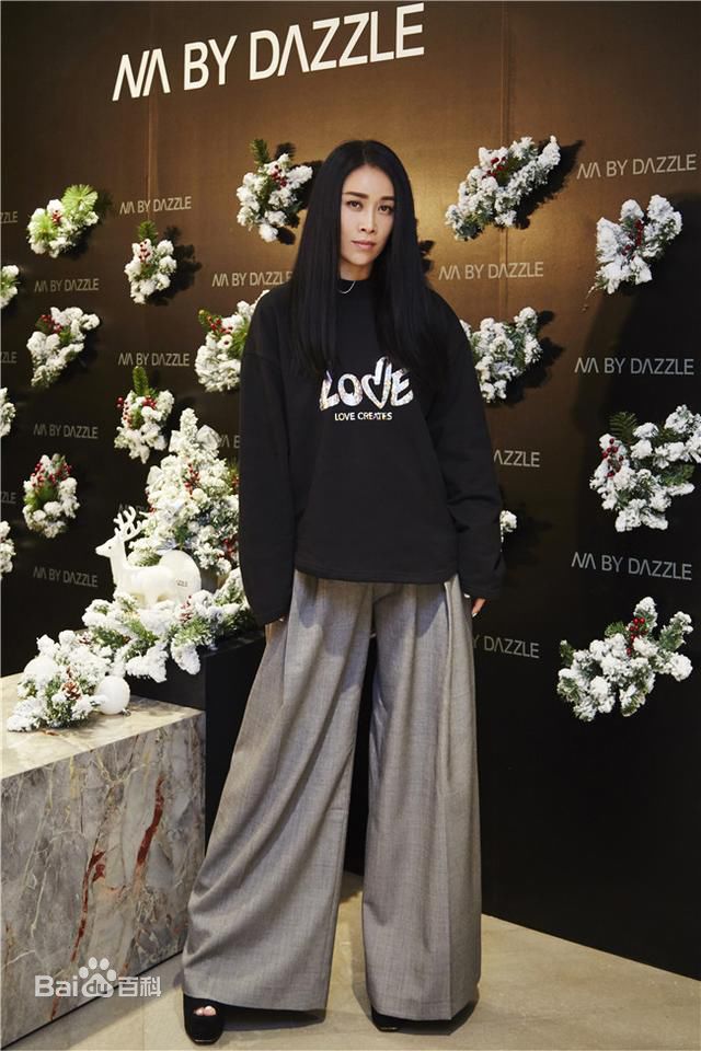 最新那英性感图片