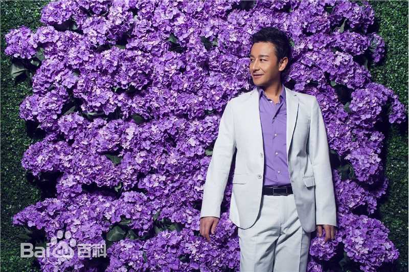 刘牧与家人素颜照壁纸