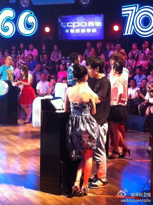 李倩深圳卫视年代秀图册