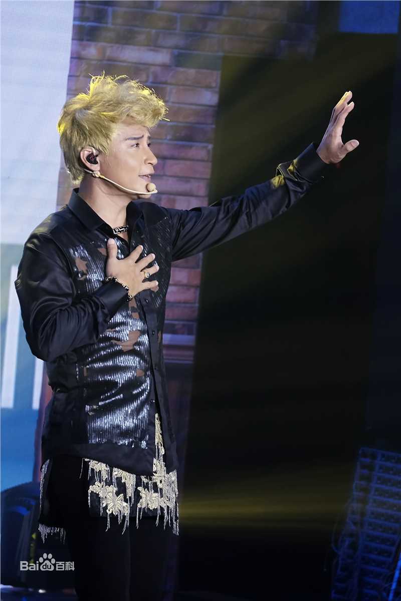 陈志朋(Julian Chen (Banny Chen ))在《他和她·爱》专辑首唱会中的