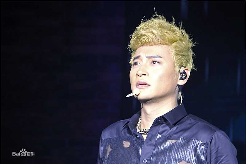 陈志朋(Julian Chen (Banny Chen ))在《他和她·爱》专辑首唱会中的