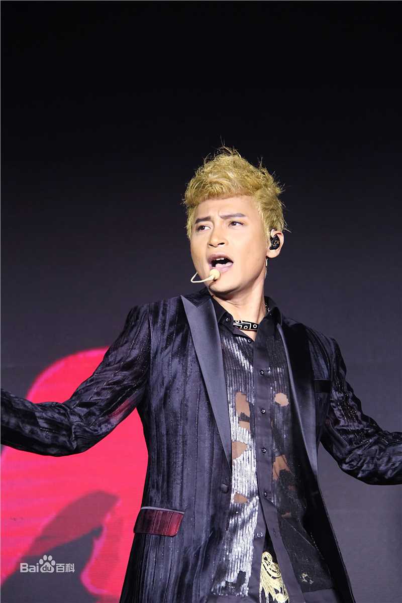 陈志朋(Julian Chen (Banny Chen ))在《他和她·爱》专辑首唱会中的