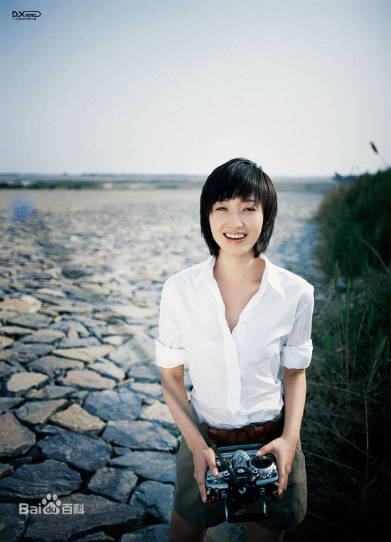 赵子琪最新杂志照壁纸