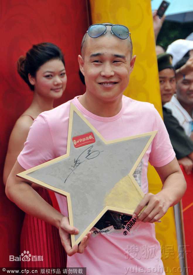 沈鹤(Shen He)恒大世纪旅游城开业暨恒大扶贫捐款仪式前后照片