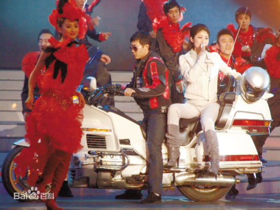 沈鹤(Shen He)小沈阳演出现场壁纸壁纸