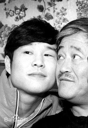 沈鹤(Shen He)小沈阳演出现场壁纸壁纸