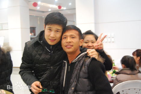 沈鹤(Shen He)小沈阳演出现场壁纸壁纸