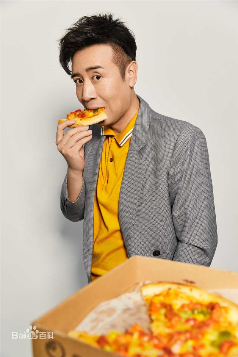 于和伟西装照素颜照相册