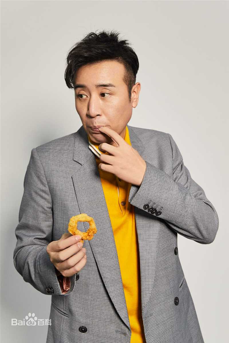 于和伟西装照素颜照相册