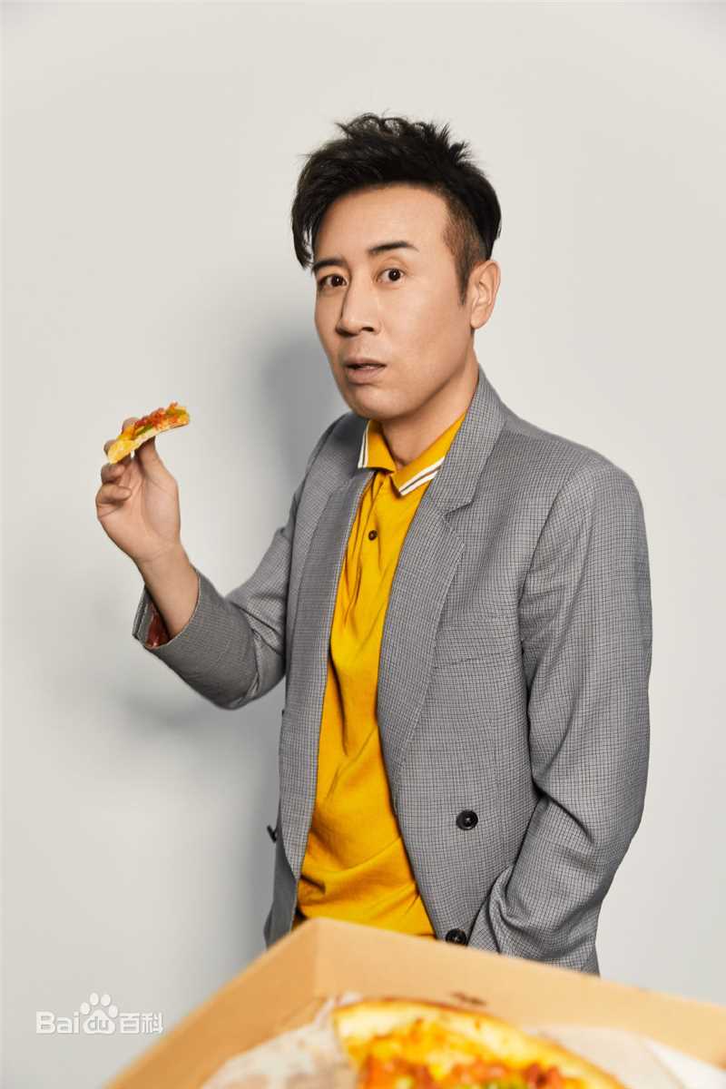 于和伟西装照素颜照相册