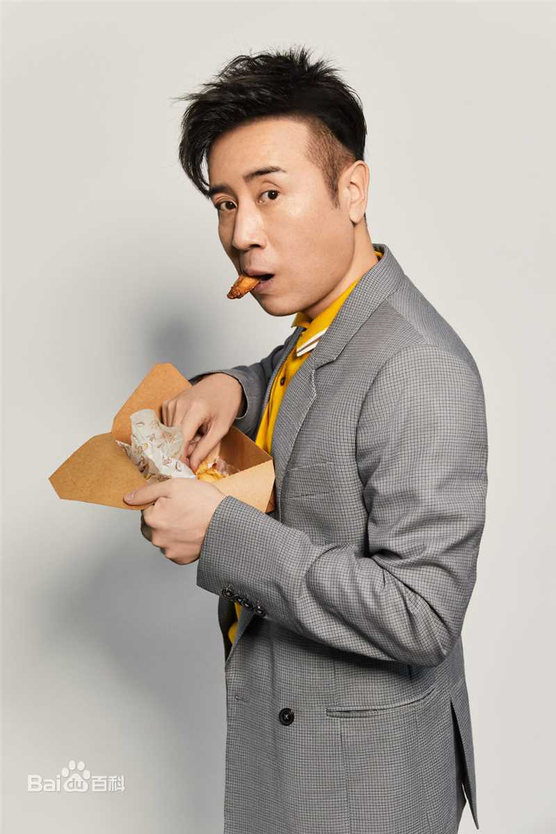 于和伟西装照素颜照相册