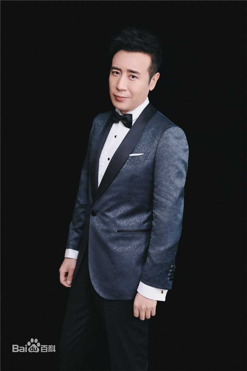 于和伟西装照性感图片图集