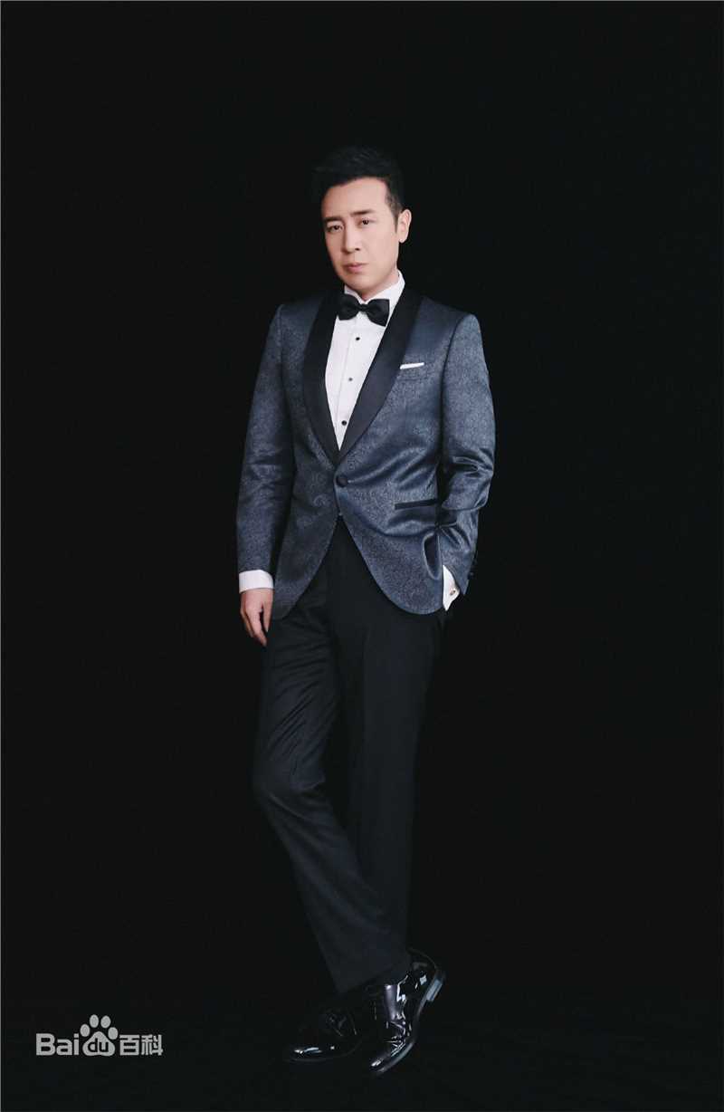 于和伟西装照性感图片图集