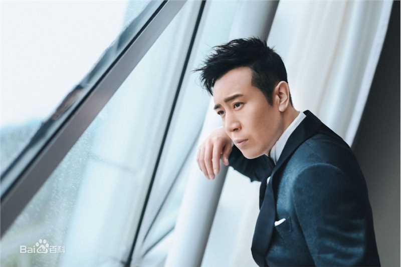 于和伟西装照性感图片图集