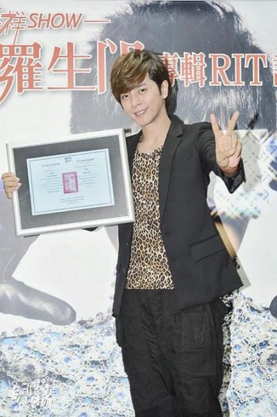 高清罗志祥(Show Lo)在《罗生门》五白金认证中的图集