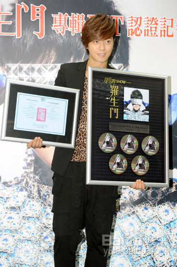 高清罗志祥(Show Lo)在《罗生门》五白金认证中的图集