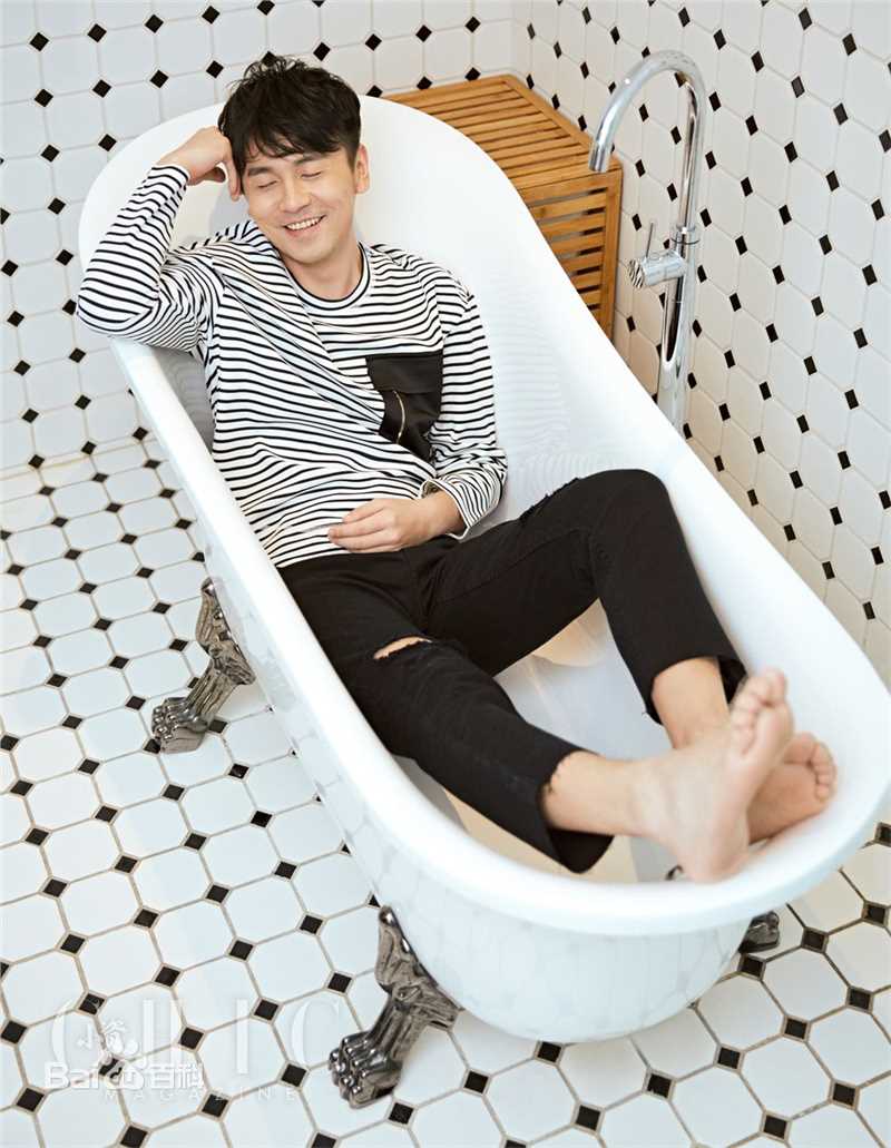 雷佳音小资生活照