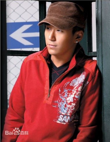 张默(Mo Zhang)默默代言的三番服饰性感图片图集