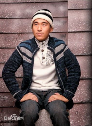 张默(Mo Zhang)默默代言的三番服饰性感图片图集