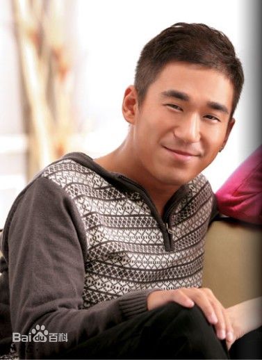 张默(Mo Zhang)默默代言的三番服饰性感图片图集